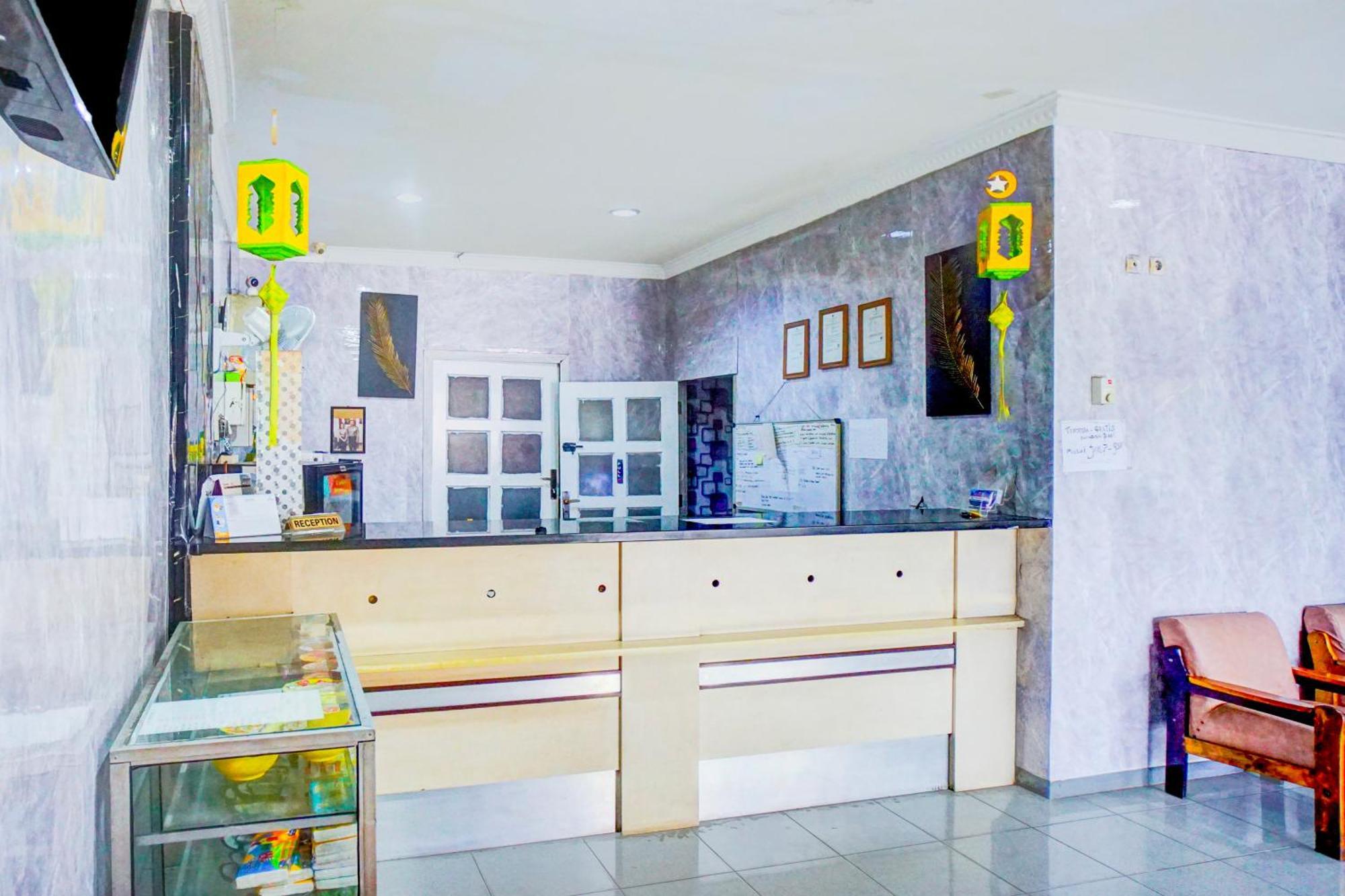 RedDoorz Plus near Istana Maimun Medan Exterior foto