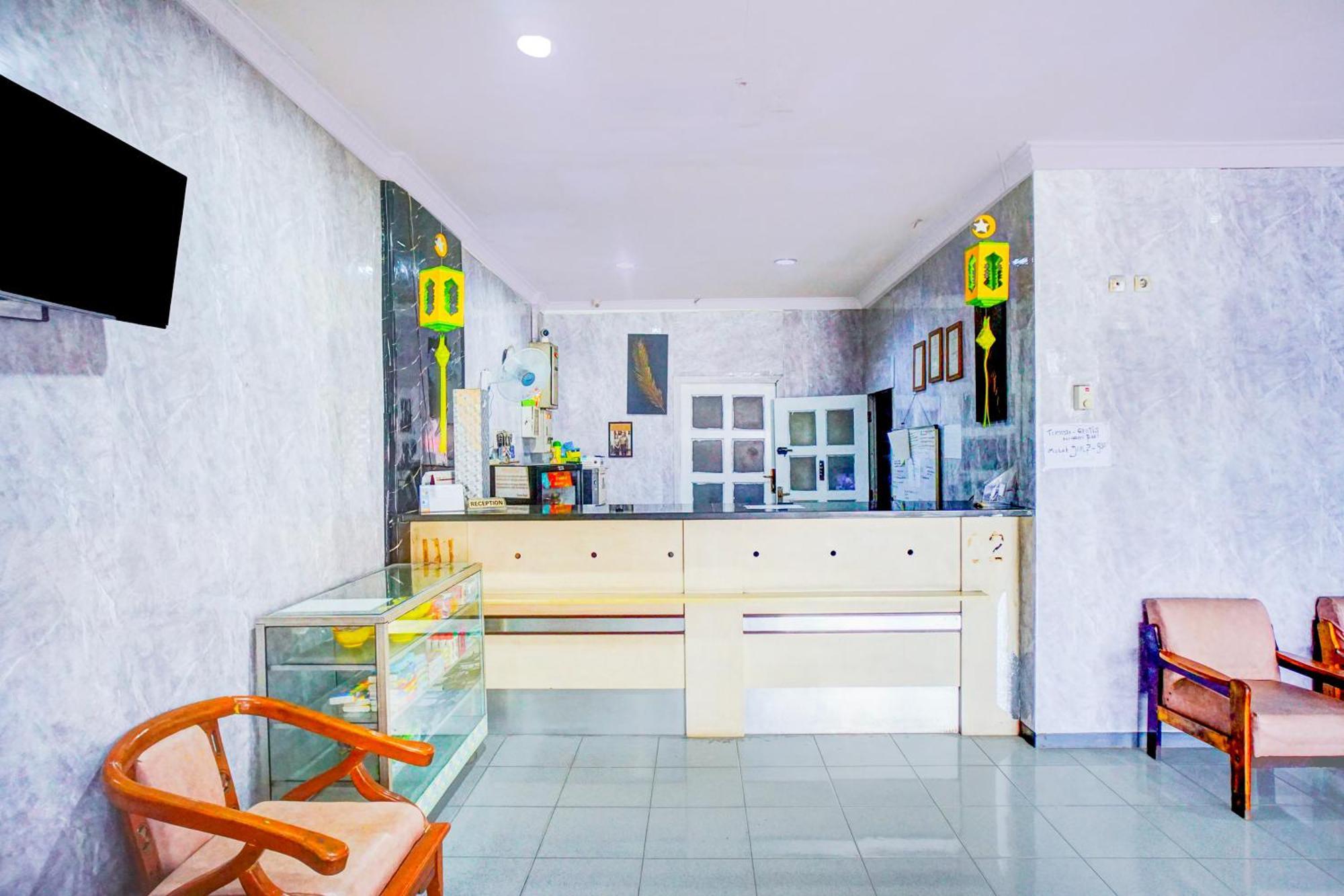 RedDoorz Plus near Istana Maimun Medan Exterior foto