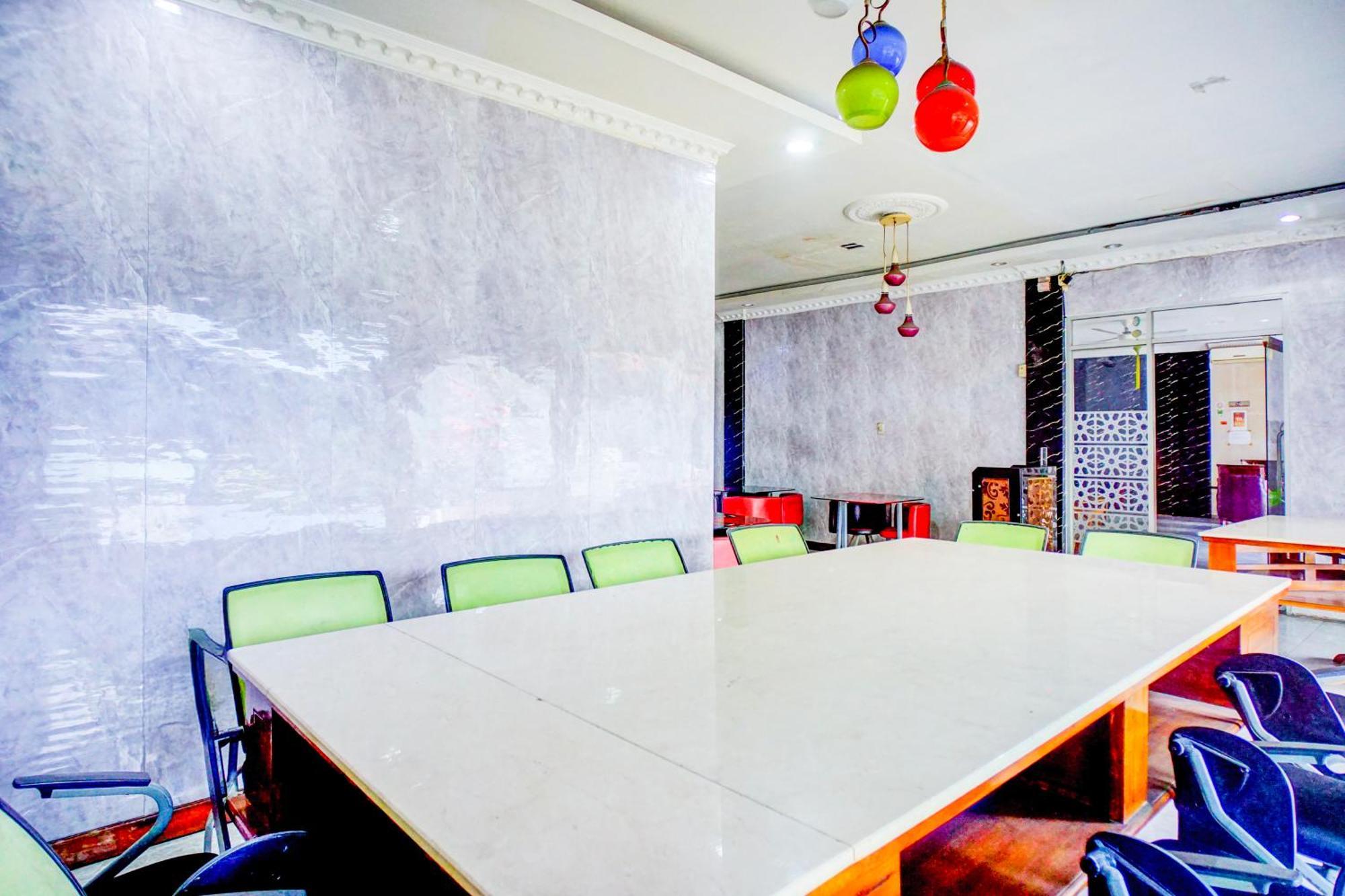 RedDoorz Plus near Istana Maimun Medan Exterior foto