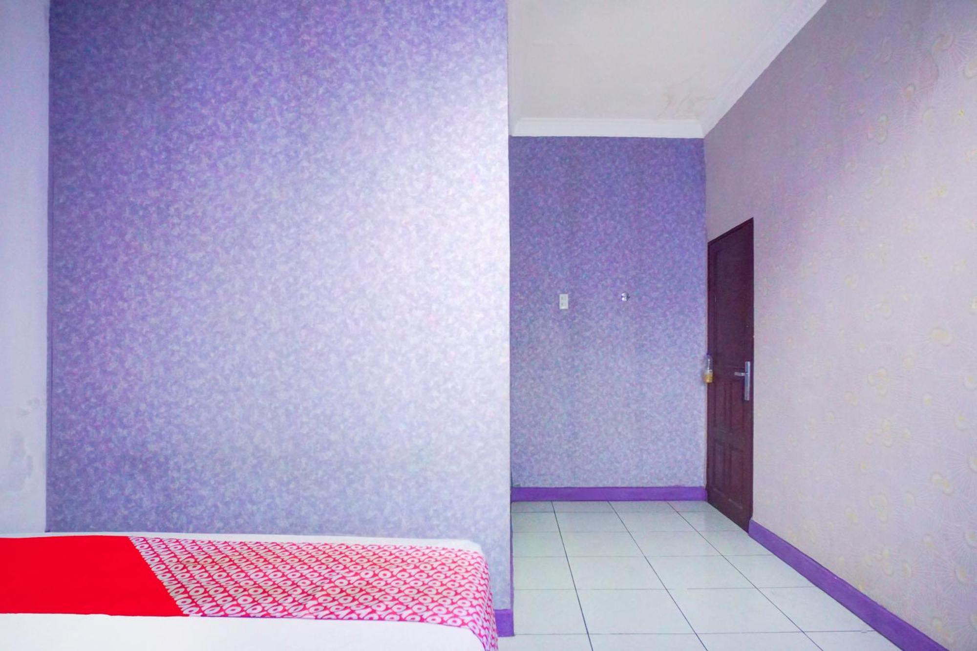 RedDoorz Plus near Istana Maimun Medan Exterior foto